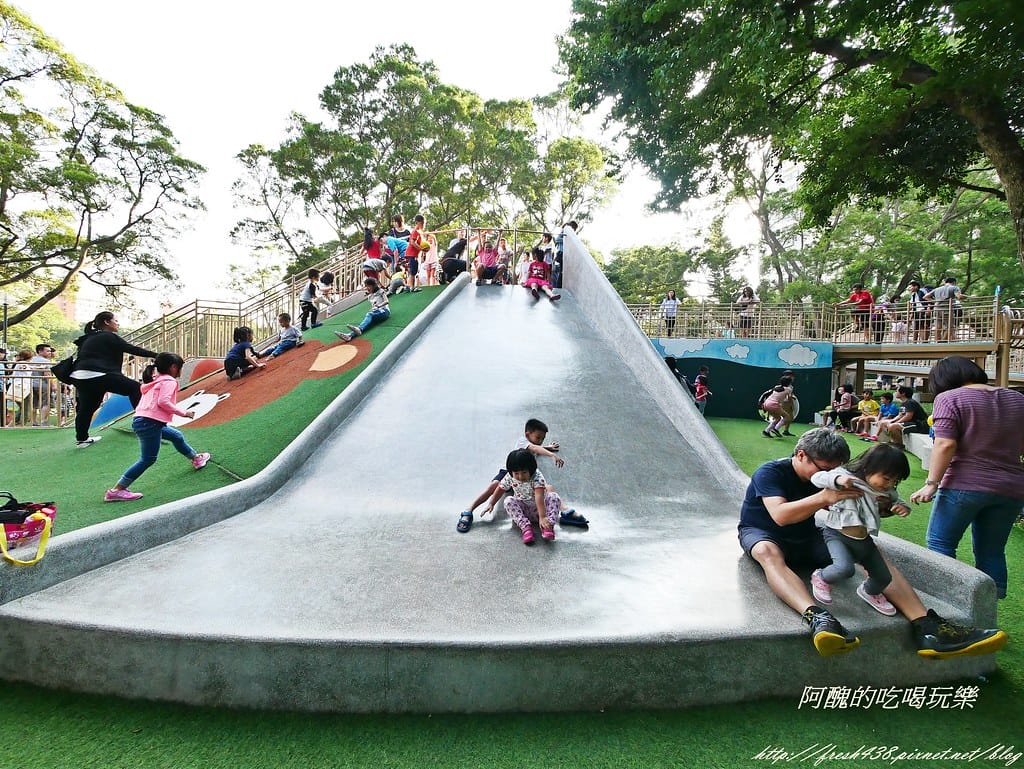 【新北特色公園】林口小熊公園/林口公鄰23公園,超可愛的小熊共融遊戲場,設備完善、林木成蔭,還可野餐哦! - 第14張圖 P1440335