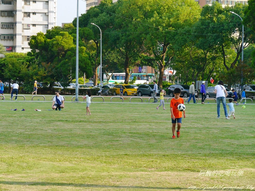 【新北特色公園】林口小熊公園/林口公鄰23公園,超可愛的小熊共融遊戲場,設備完善、林木成蔭,還可野餐哦! - 第47張圖 P2410460
