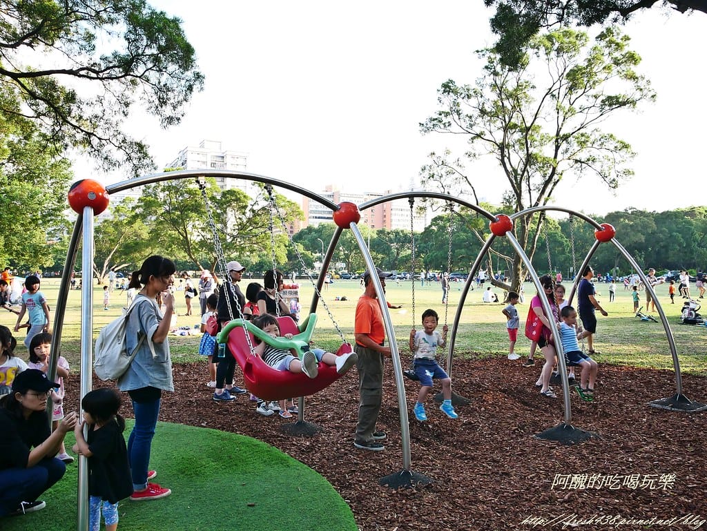 【新北特色公園】林口小熊公園/林口公鄰23公園,超可愛的小熊共融遊戲場,設備完善、林木成蔭,還可野餐哦! - 第39張圖 P1440356
