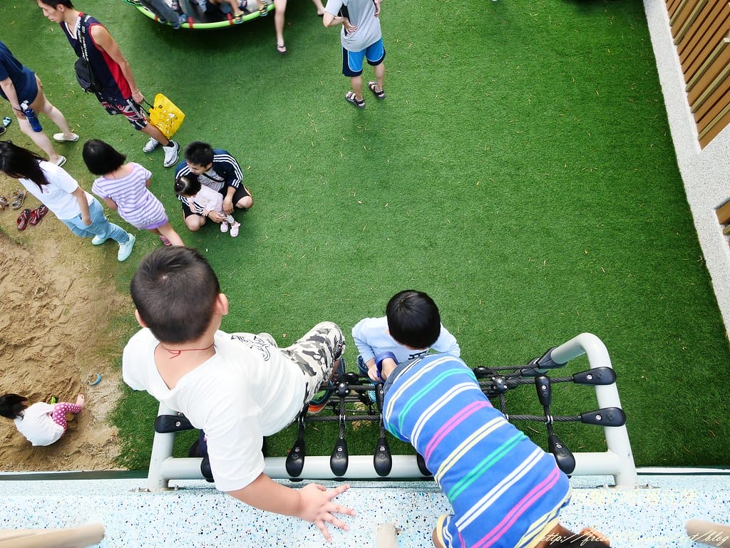 【新北特色公園】林口小熊公園/林口公鄰23公園,超可愛的小熊共融遊戲場,設備完善、林木成蔭,還可野餐哦! - 第21張圖 P1440381