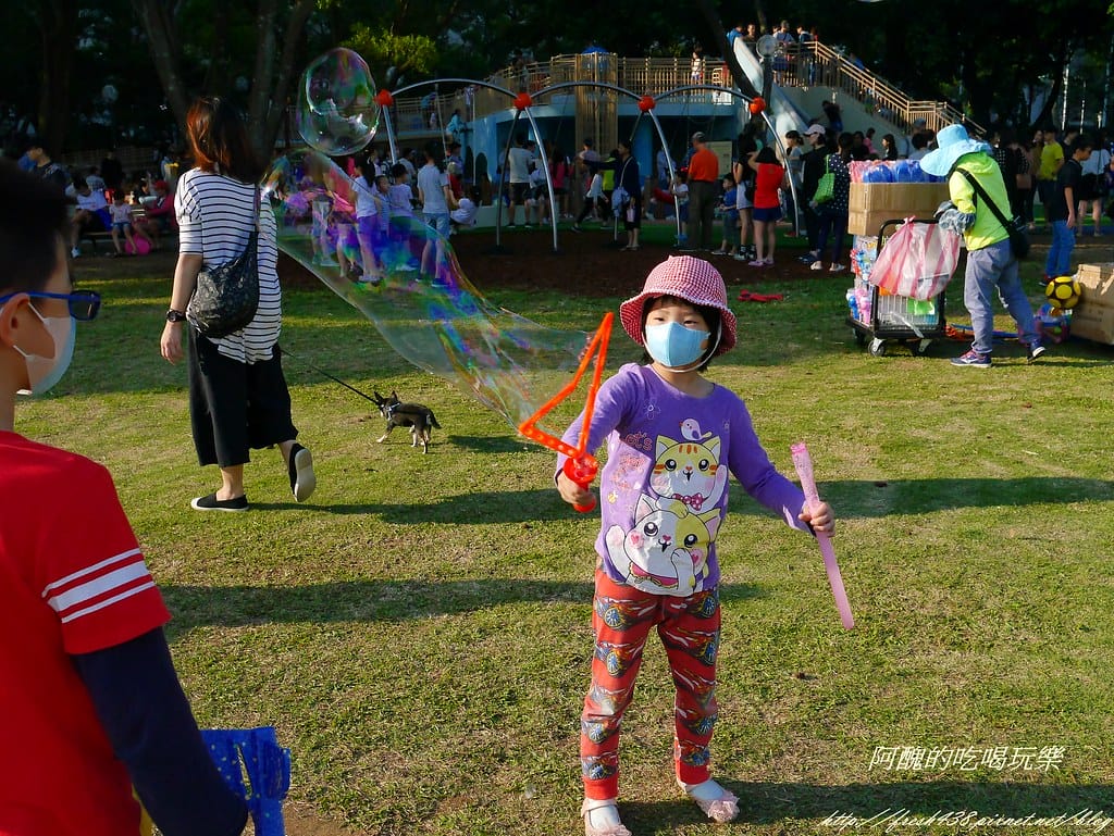 【新北特色公園】林口小熊公園/林口公鄰23公園,超可愛的小熊共融遊戲場,設備完善、林木成蔭,還可野餐哦! - 第53張圖 P2410430