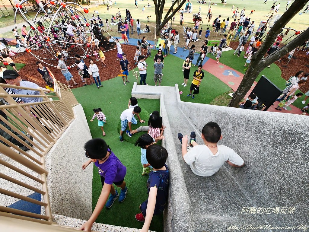 【新北特色公園】林口小熊公園/林口公鄰23公園,超可愛的小熊共融遊戲場,設備完善、林木成蔭,還可野餐哦! - 第16張圖 P1440388