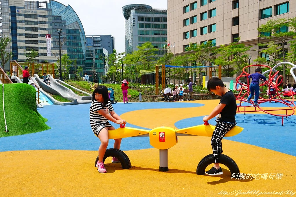 【台北免費景點】內湖大港墘公園,高達2.5公頃,設有共融遊戲場,可嬉戲、能野餐,快來這裡放風吧! - 第15張圖 P1370196