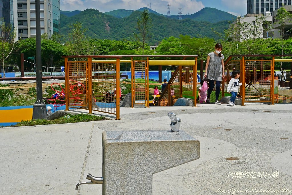 【台北免費景點】內湖大港墘公園,高達2.5公頃,設有共融遊戲場,可嬉戲、能野餐,快來這裡放風吧! - 第31張圖 P1370244