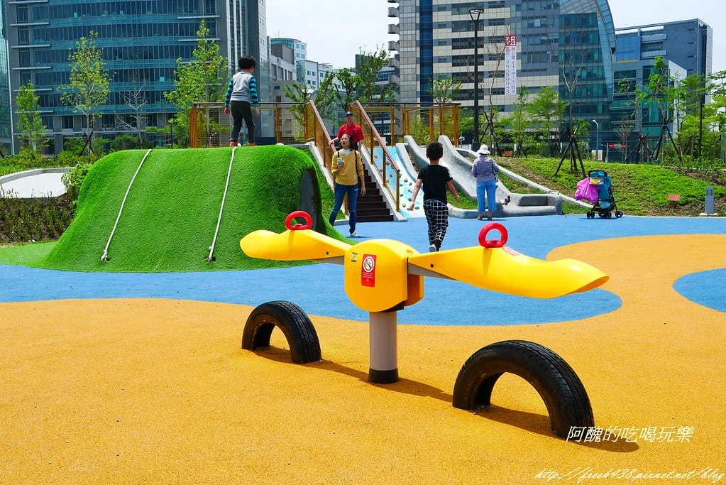 【台北免費景點】內湖大港墘公園,高達2.5公頃,設有共融遊戲場,可嬉戲、能野餐,快來這裡放風吧! - 第14張圖 P1370199