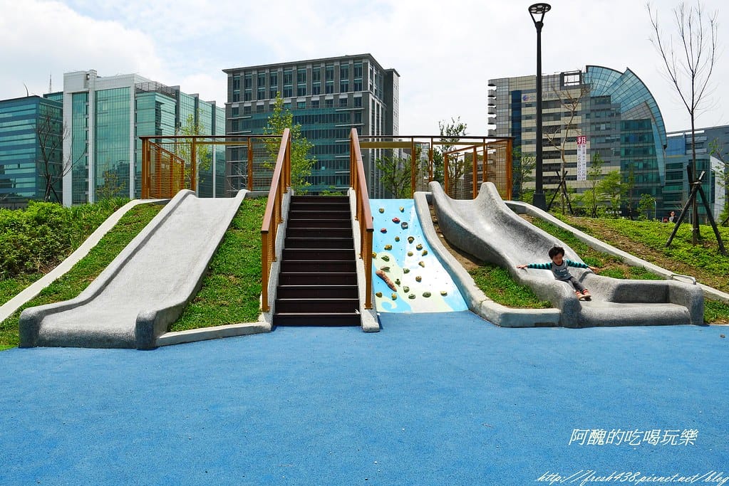 【台北免費景點】內湖大港墘公園,高達2.5公頃,設有共融遊戲場,可嬉戲、能野餐,快來這裡放風吧! - 第8張圖 P1370204
