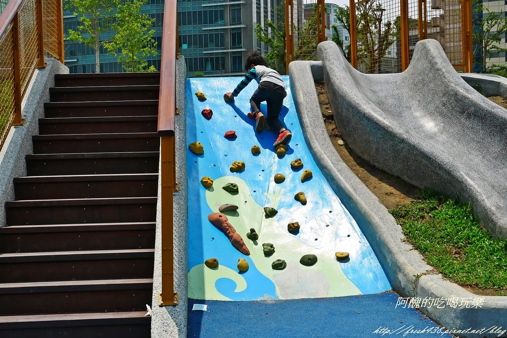 【台北免費景點】內湖大港墘公園,高達2.5公頃,設有共融遊戲場,可嬉戲、能野餐,快來這裡放風吧! - 第9張圖 P1370203