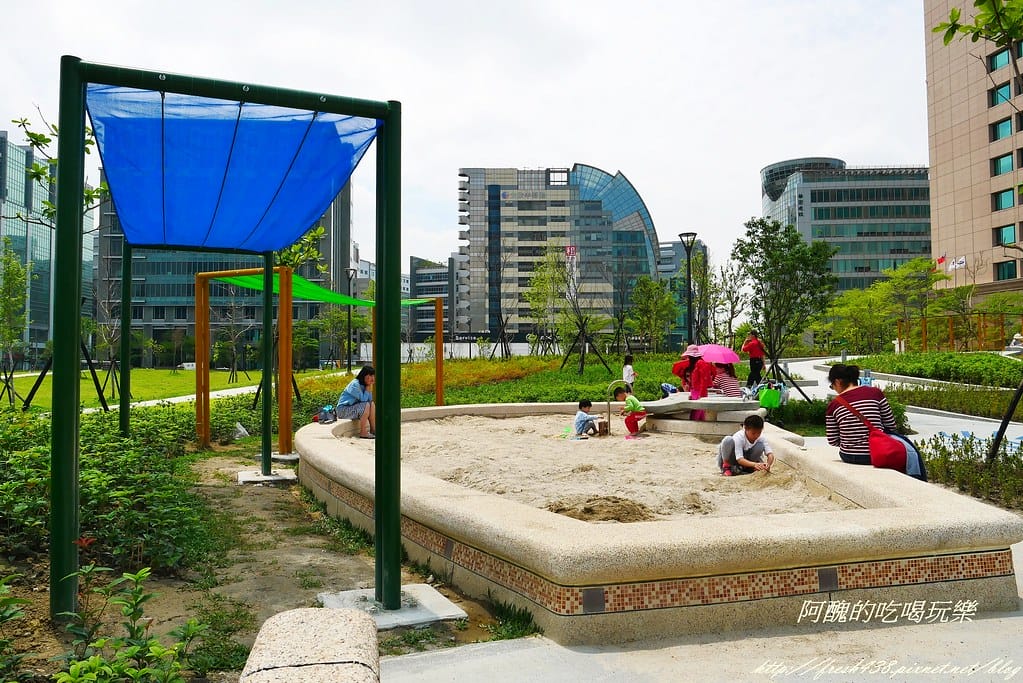 【台北免費景點】內湖大港墘公園,高達2.5公頃,設有共融遊戲場,可嬉戲、能野餐,快來這裡放風吧! - 第27張圖 P1370236