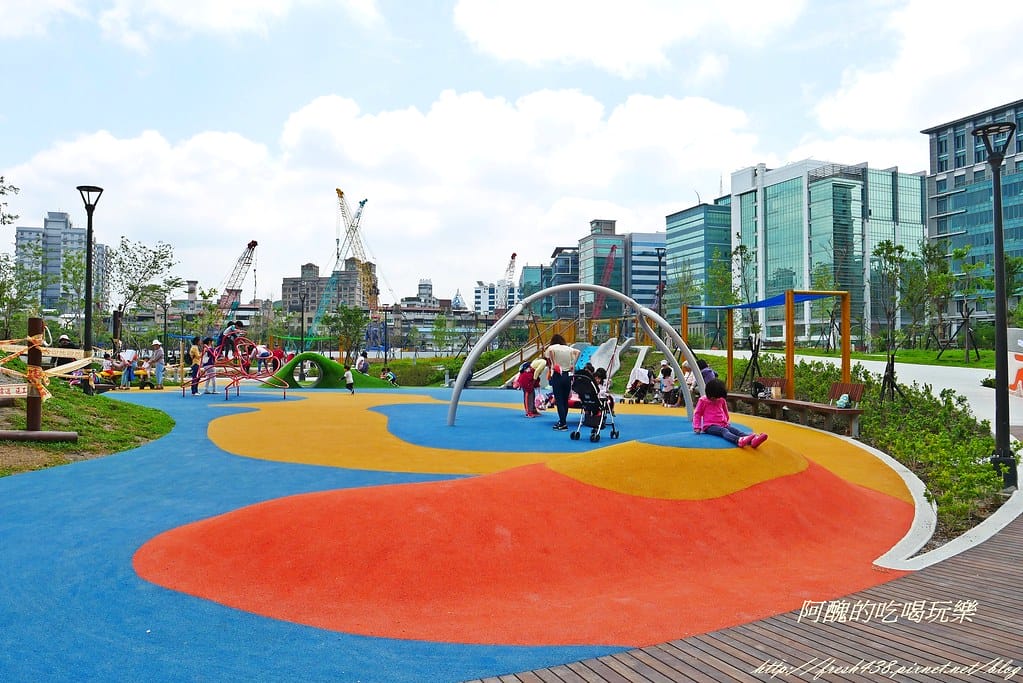 【台北免費景點】內湖大港墘公園,高達2.5公頃,設有共融遊戲場,可嬉戲、能野餐,快來這裡放風吧! - 第6張圖 P1370178