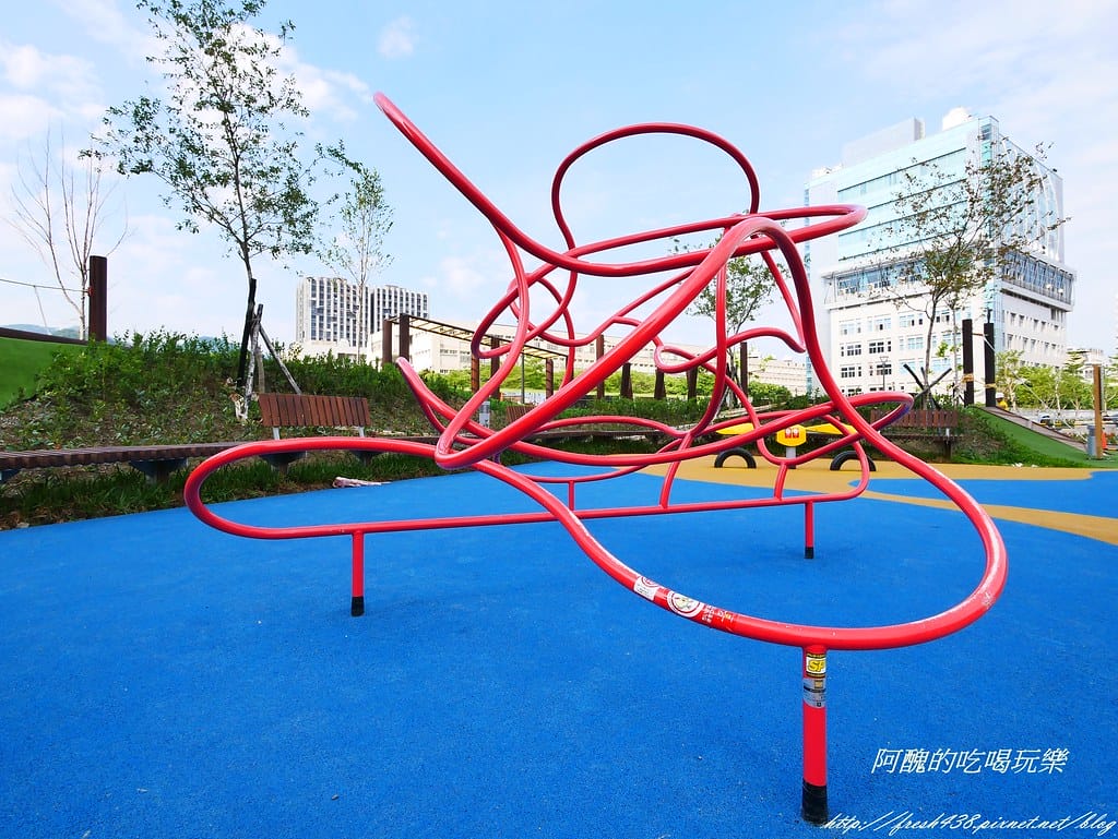 【台北免費景點】內湖大港墘公園,高達2.5公頃,設有共融遊戲場,可嬉戲、能野餐,快來這裡放風吧! - 第18張圖 P1390655
