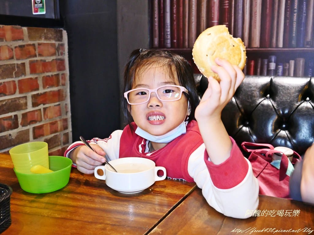 【新北美食推薦】樂尼尼林口國賓影城店,位於昕境廣場內,環境佳、餐點優,適合親友聚餐的好所在。 - 第40張圖 P1470569
