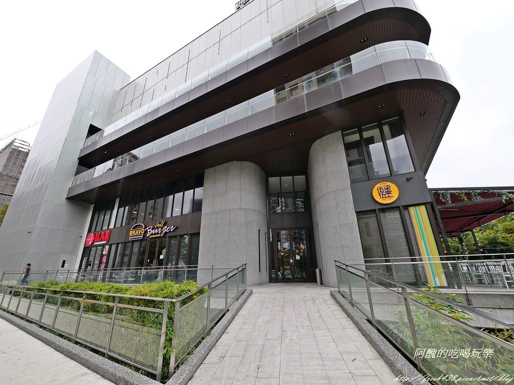 【新北美食推薦】樂尼尼林口國賓影城店,位於昕境廣場內,環境佳、餐點優,適合親友聚餐的好所在。 - 第2張圖 P1000495