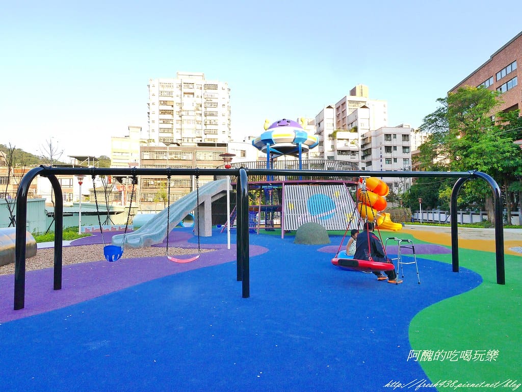 【新北特色公園】樹林東昇公園,超有趣的銀河主題公園,星際探險就此啟航! - 第25張圖 P2430218 (2)