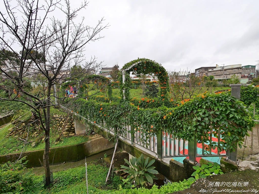 【新北特色公園】鶯歌永吉公園,3D立體彩繪步道超有趣,還有籃球場、遊戲區、體健廣場,IG打卡新景點。 - 第9張圖 P1001376