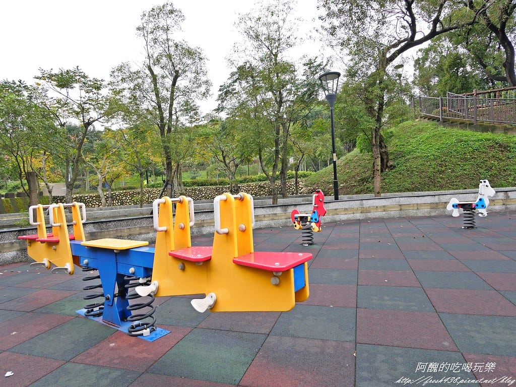 【新北特色公園】鶯歌永吉公園,3D立體彩繪步道超有趣,還有籃球場、遊戲區、體健廣場,IG打卡新景點。 - 第25張圖 P1001342