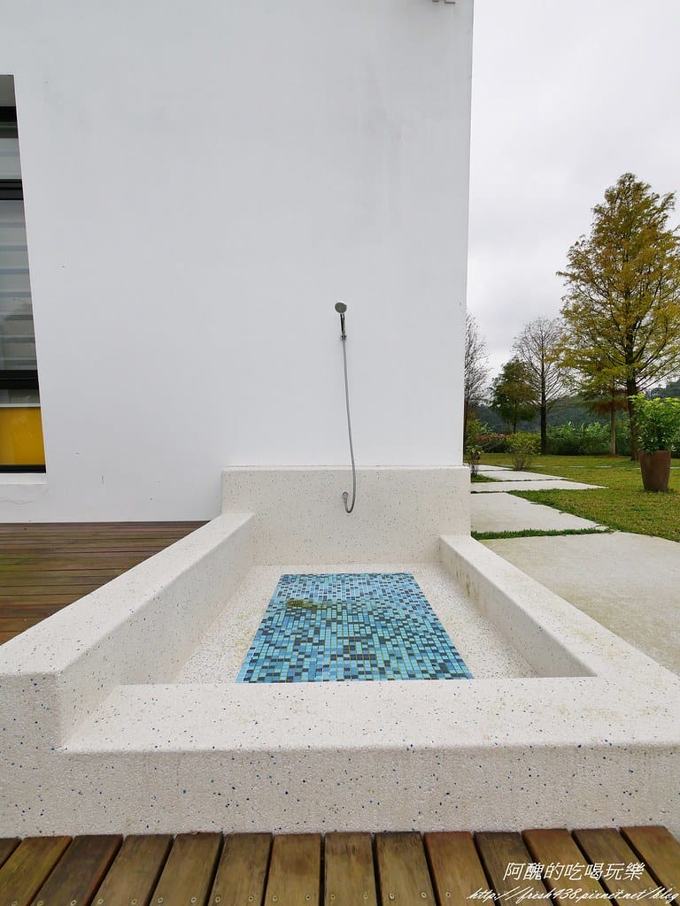 【宜蘭民宿】悠悅光Aura Villa(新樂館),動物主題房型,打造親子新樂園,戲水池、電動車、烤肉、沙坑、卡拉OK、溜滑梯房型一應俱全。 - 第23張圖 P1001092
