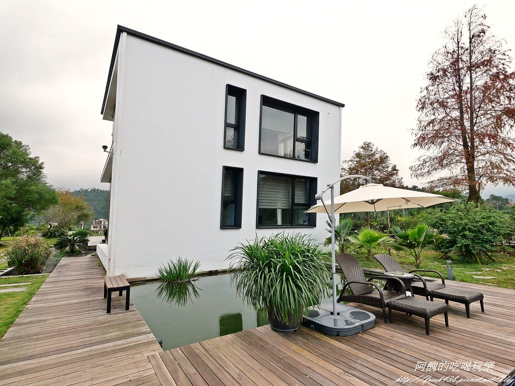 【宜蘭民宿】悠悅光Aura Villa(新樂館),動物主題房型,打造親子新樂園,戲水池、電動車、烤肉、沙坑、卡拉OK、溜滑梯房型一應俱全。 - 第11張圖 P1001076
