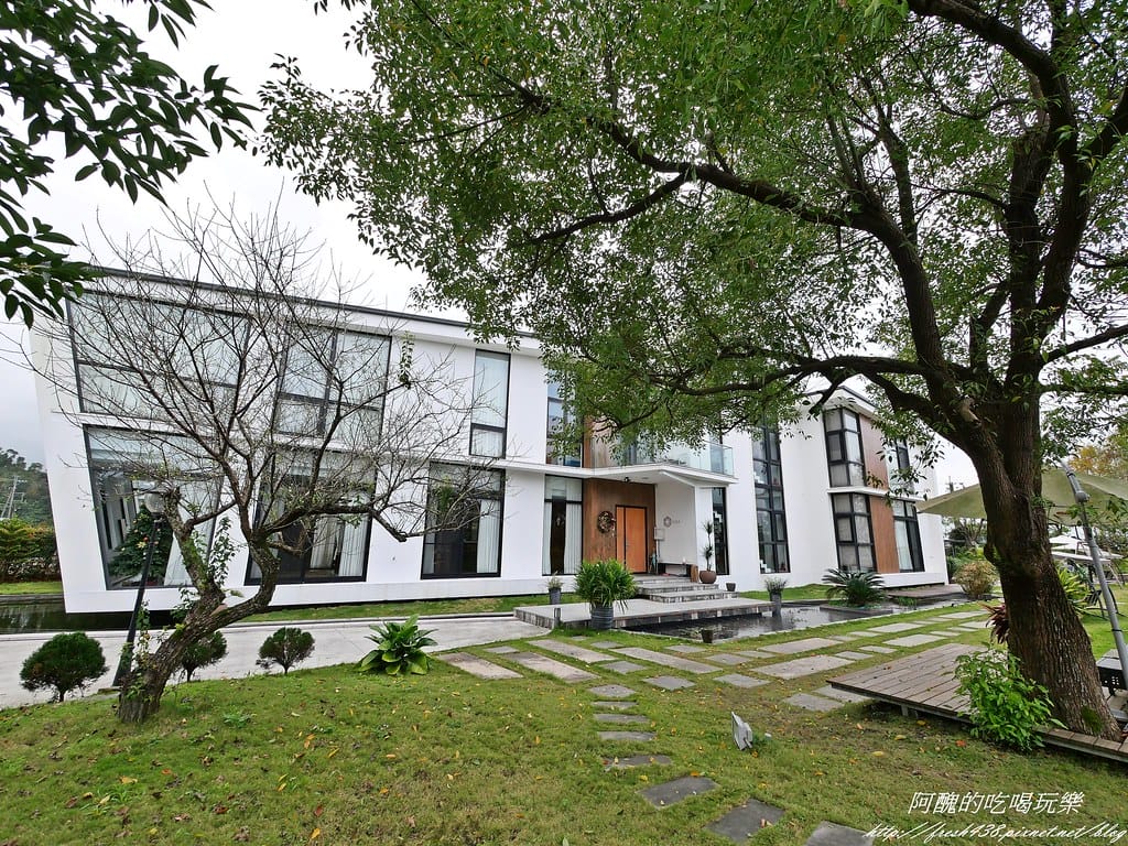 【宜蘭民宿】悠悅光Aura Villa(新樂館),動物主題房型,打造親子新樂園,戲水池、電動車、烤肉、沙坑、卡拉OK、溜滑梯房型一應俱全。 - 第6張圖 P1001070