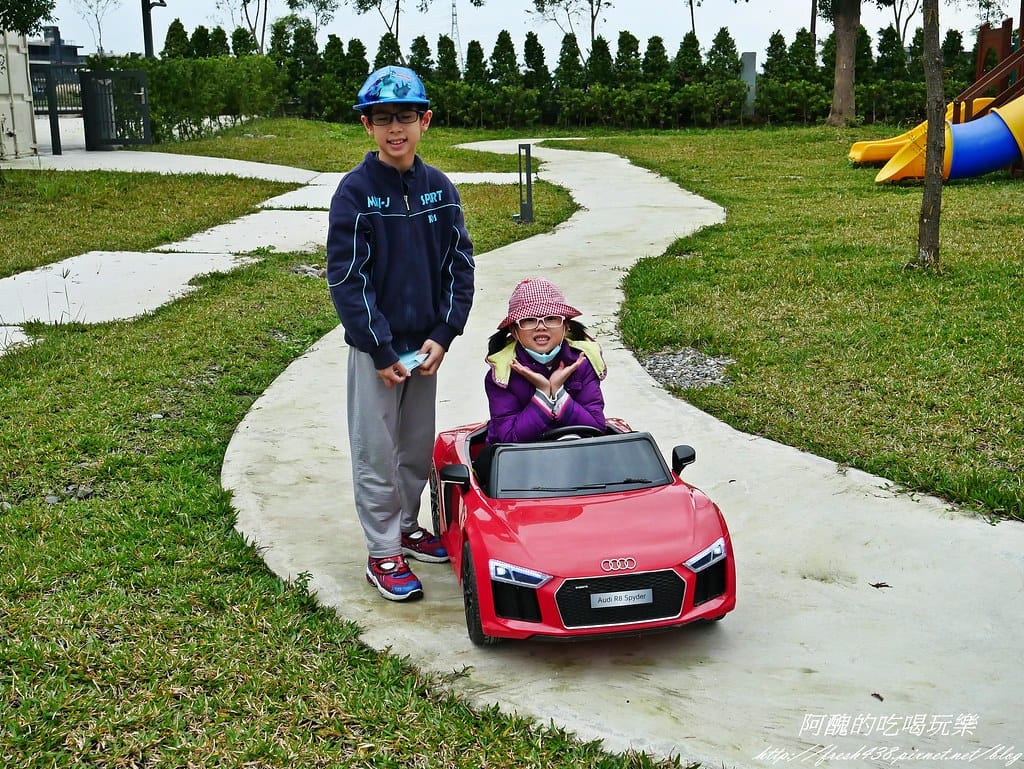 【宜蘭民宿】悠悅光Aura Villa(新樂館),動物主題房型,打造親子新樂園,戲水池、電動車、烤肉、沙坑、卡拉OK、溜滑梯房型一應俱全。 - 第25張圖 P1480307
