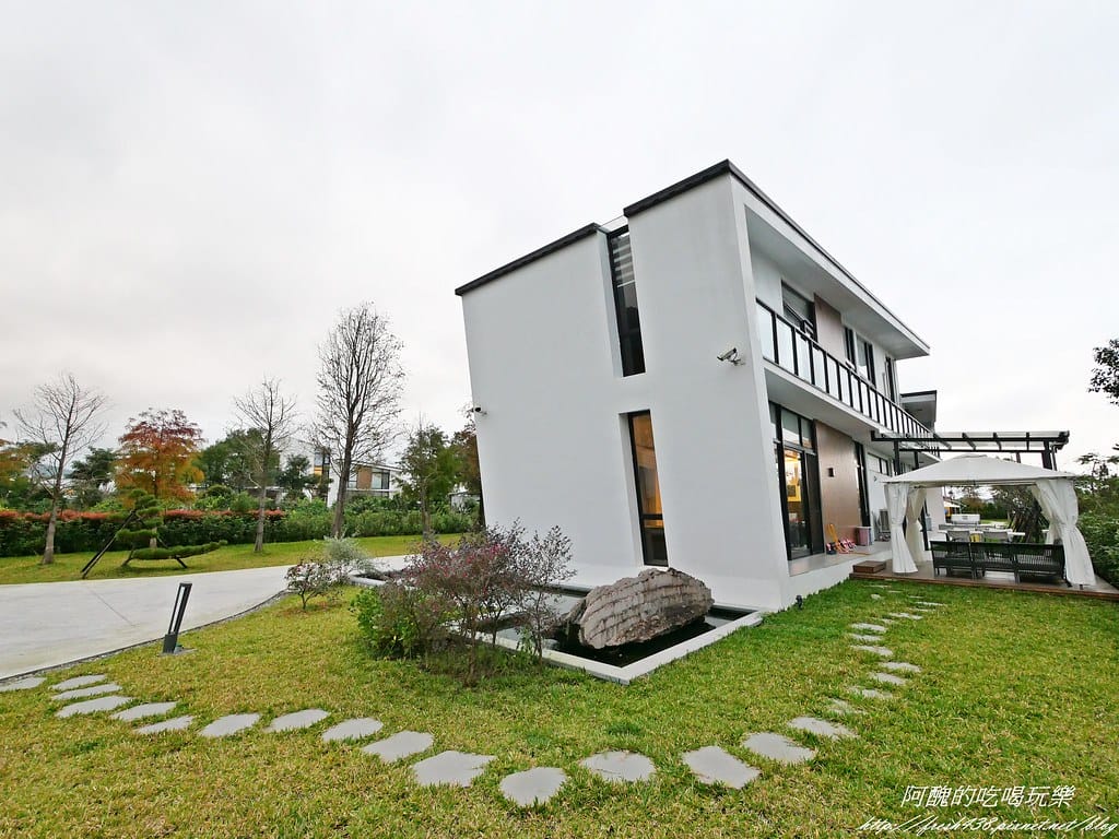 【宜蘭民宿】悠悅光Aura Villa(新樂館),動物主題房型,打造親子新樂園,戲水池、電動車、烤肉、沙坑、卡拉OK、溜滑梯房型一應俱全。 - 第32張圖 P1001268