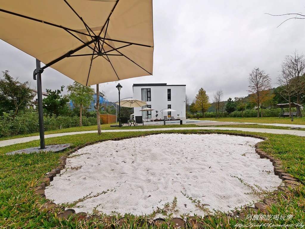【宜蘭民宿】悠悅光Aura Villa(新樂館),動物主題房型,打造親子新樂園,戲水池、電動車、烤肉、沙坑、卡拉OK、溜滑梯房型一應俱全。 - 第28張圖 P1001103
