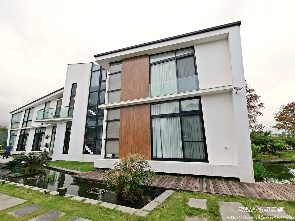 【宜蘭民宿】悠悅光Aura Villa(新樂館),動物主題房型,打造親子新樂園,戲水池、電動車、烤肉、沙坑、卡拉OK、溜滑梯房型一應俱全。 - 第9張圖 P1001074