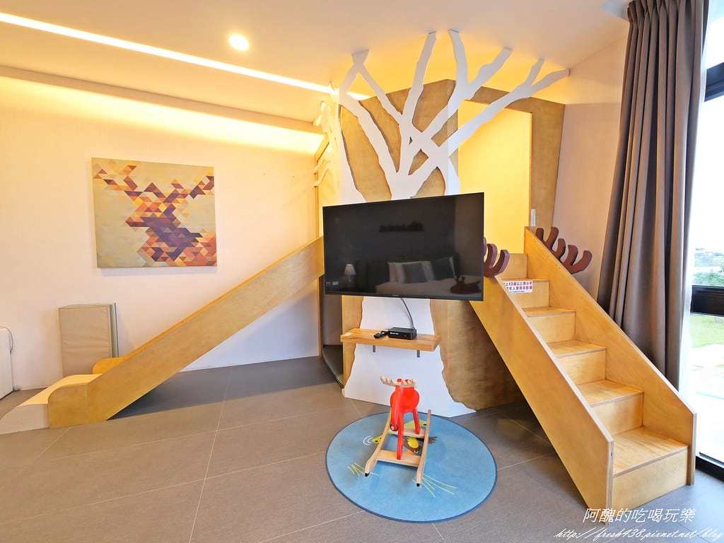 【宜蘭民宿】悠悅光Aura Villa(新樂館),動物主題房型,打造親子新樂園,戲水池、電動車、烤肉、沙坑、卡拉OK、溜滑梯房型一應俱全。 - 第126張圖 P1001201