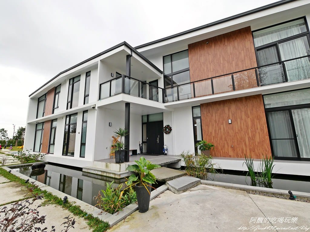 【宜蘭民宿】悠悅光Aura Villa(新樂館),動物主題房型,打造親子新樂園,戲水池、電動車、烤肉、沙坑、卡拉OK、溜滑梯房型一應俱全。 - 第38張圖 P1001109