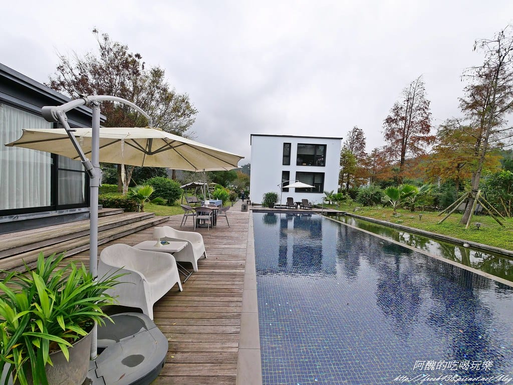 【宜蘭民宿】悠悅光Aura Villa(新樂館),動物主題房型,打造親子新樂園,戲水池、電動車、烤肉、沙坑、卡拉OK、溜滑梯房型一應俱全。 - 第12張圖 P1001078