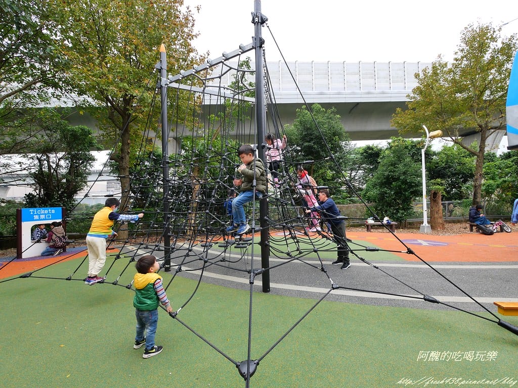 【新北特色公園】林口樂活公園,交通/停車資訊,捷運主題公園,4米高溜滑梯超級刺激,等您來挑戰。 - 第41張圖 P1001594