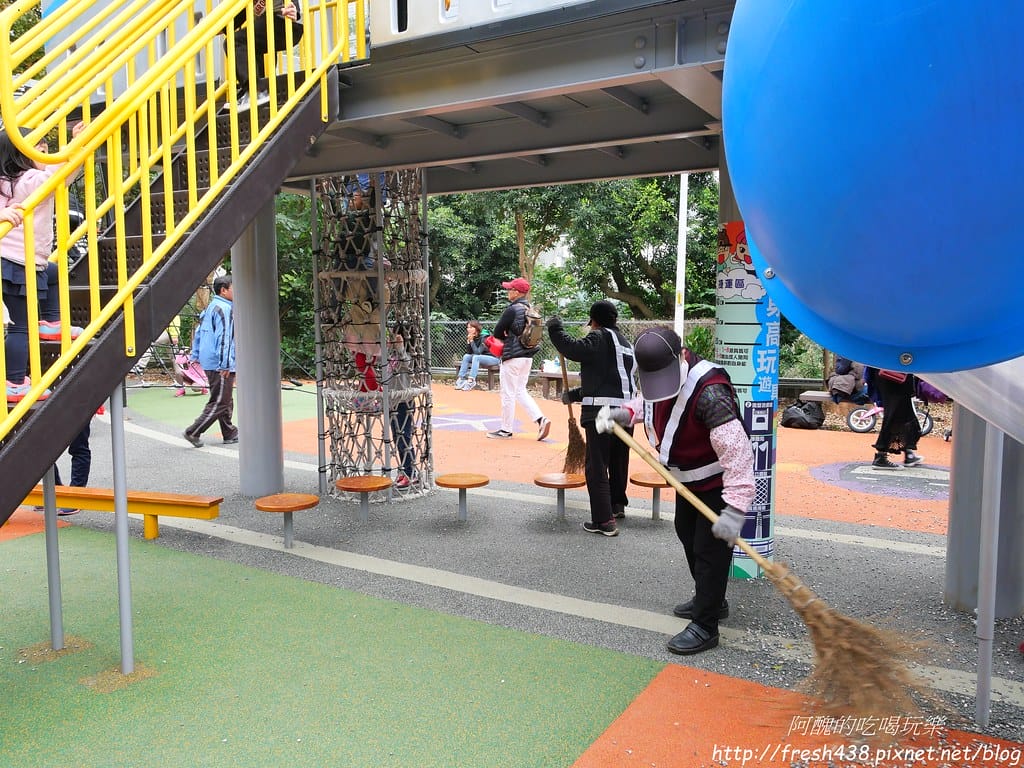 【新北特色公園】林口樂活公園,交通/停車資訊,捷運主題公園,4米高溜滑梯超級刺激,等您來挑戰。 - 第68張圖 P1001606