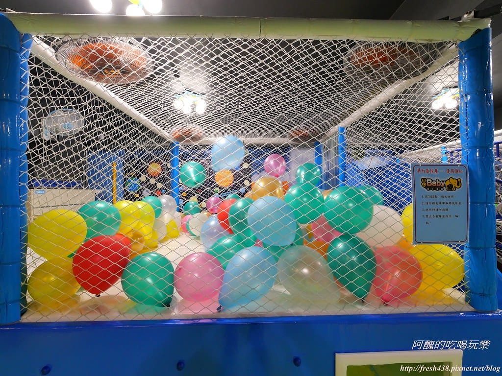 P1002054