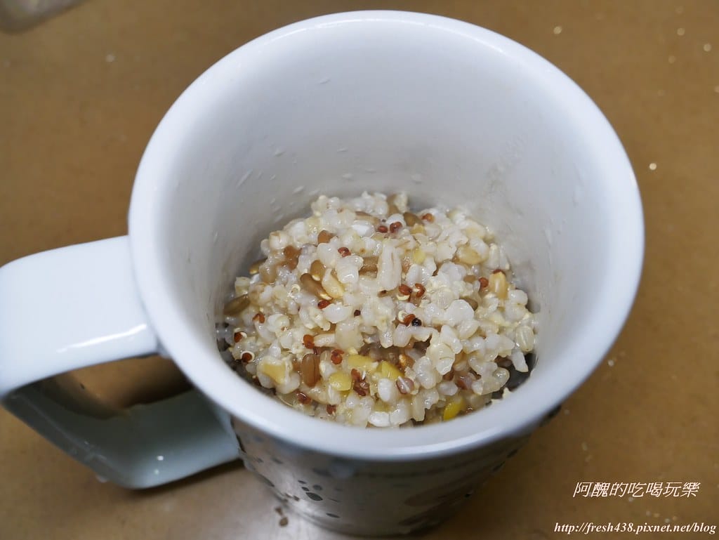 【寶寶點心】八寶米餅,無糖、無油、無蛋、無奶的手指食物,電鍋即可烘烤,軟綿好入口。 - 第3張圖 P1520294