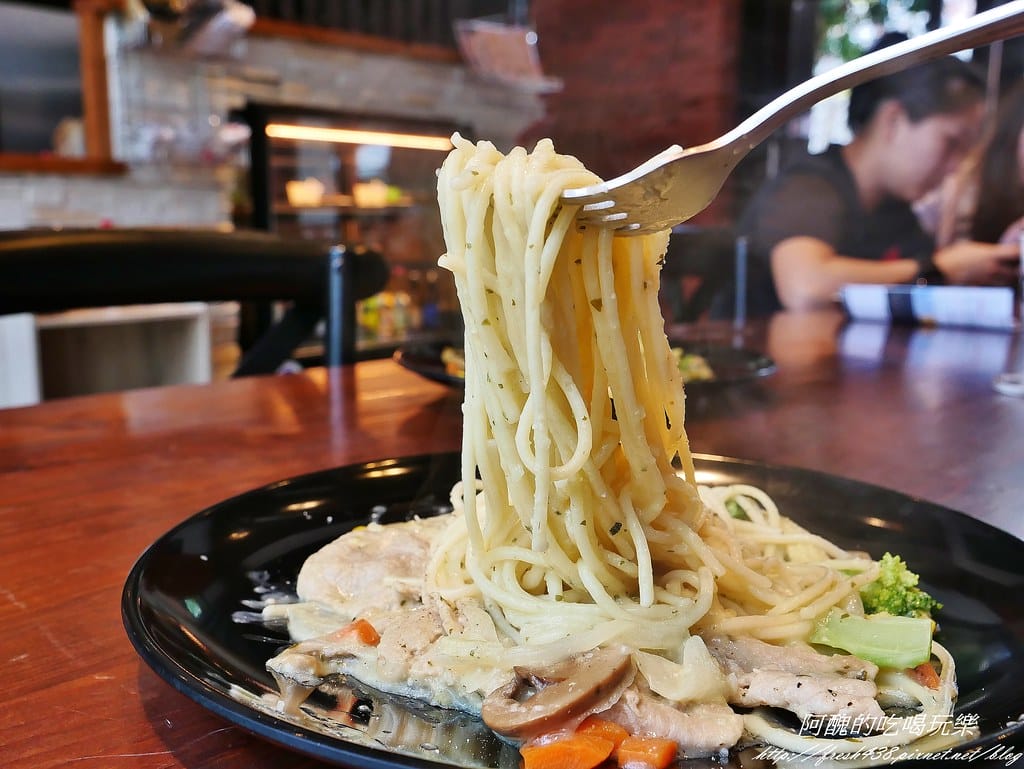 【台中美食】麗寶休息站 金旺咖啡,餐點豐富、飲品順口、空間雅致,聚餐休閒的好所在。 - 第13張圖 15