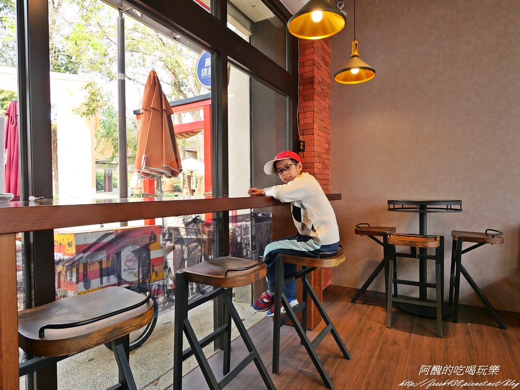 【台中美食】麗寶休息站 金旺咖啡,餐點豐富、飲品順口、空間雅致,聚餐休閒的好所在。 - 第9張圖 P1002955