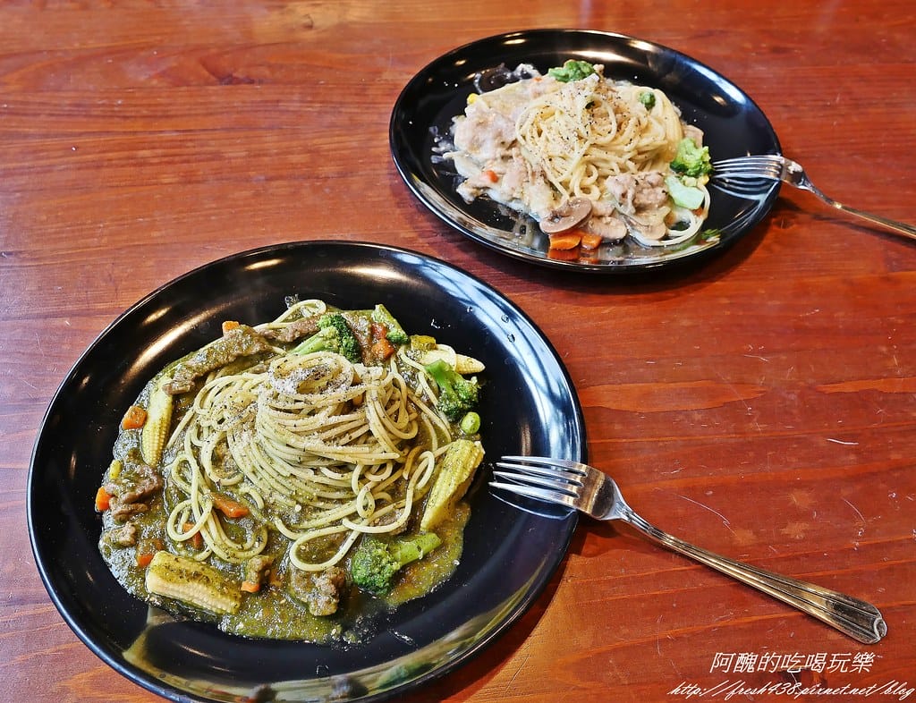 【台中美食】麗寶休息站 金旺咖啡,餐點豐富、飲品順口、空間雅致,聚餐休閒的好所在。 - 第18張圖 16