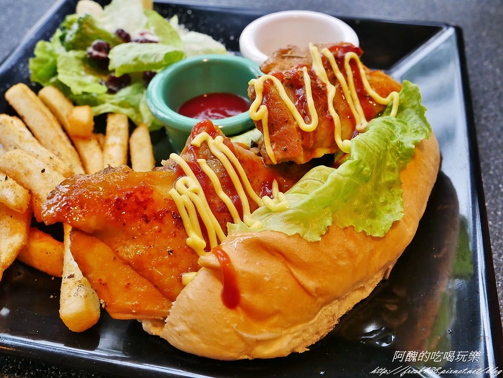 【台中美食】麗寶休息站 金旺咖啡,餐點豐富、飲品順口、空間雅致,聚餐休閒的好所在。 - 第22張圖 23