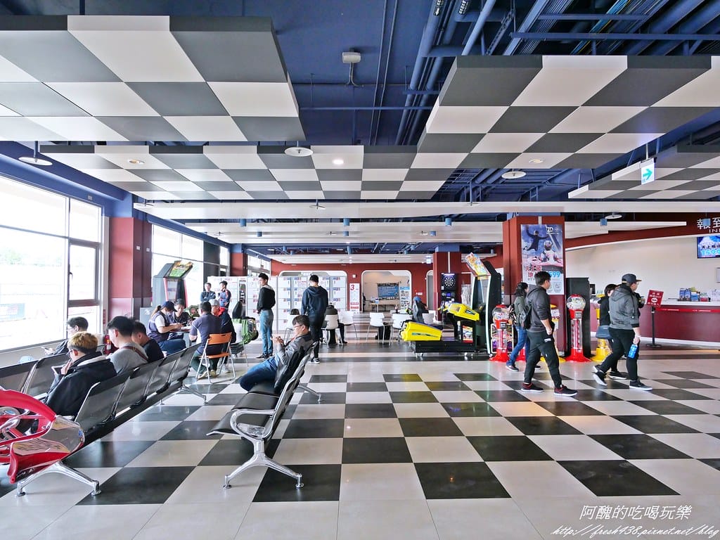 【台中景點】麗寶國際賽車場Lihpao Racing、全台最大虛擬實境體驗館VR Formula,挑戰您的能力,刺激您的感官! - 第13張圖 P1003369