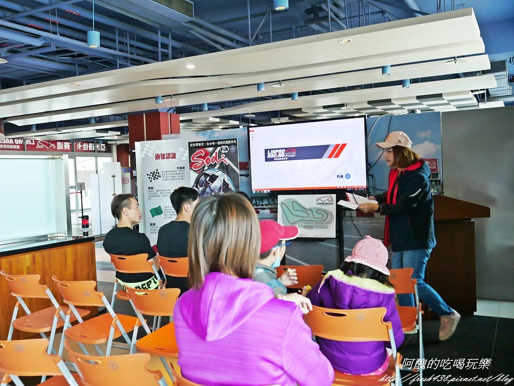 【台中景點】麗寶國際賽車場Lihpao Racing、全台最大虛擬實境體驗館VR Formula,挑戰您的能力,刺激您的感官! - 第24張圖 P1520126