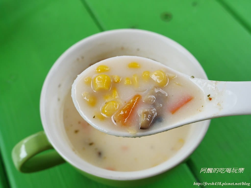 【宜蘭景點】幸福20號農場,窯烤披薩、原木鉛筆、檸檬醋、紅豆麻糬DIY,多樣動物可餵食、吹泡泡、打水仗,還有精緻餐點與下午茶。 - 第158張圖 P1520602
