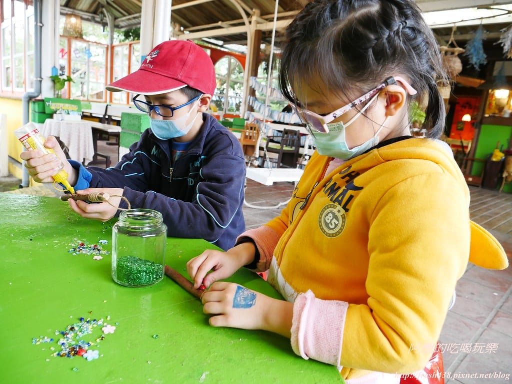 【宜蘭景點】幸福20號農場,窯烤披薩、原木鉛筆、檸檬醋、紅豆麻糬DIY,多樣動物可餵食、吹泡泡、打水仗,還有精緻餐點與下午茶。 - 第76張圖 P1520719