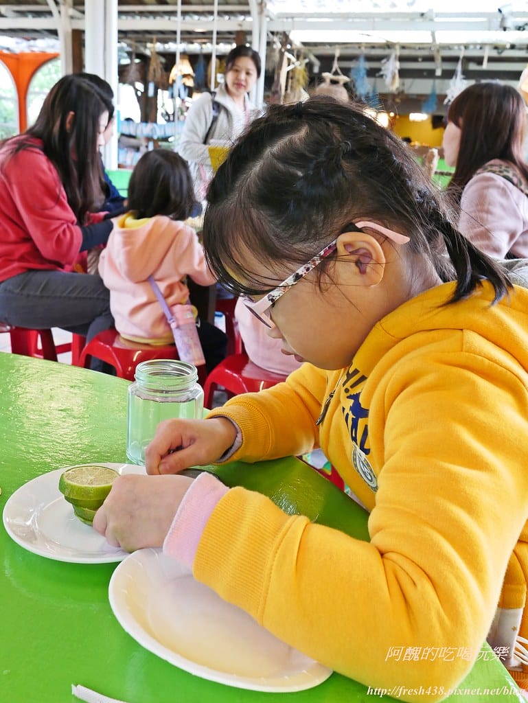 【宜蘭景點】幸福20號農場,窯烤披薩、原木鉛筆、檸檬醋、紅豆麻糬DIY,多樣動物可餵食、吹泡泡、打水仗,還有精緻餐點與下午茶。 - 第51張圖 P1520544