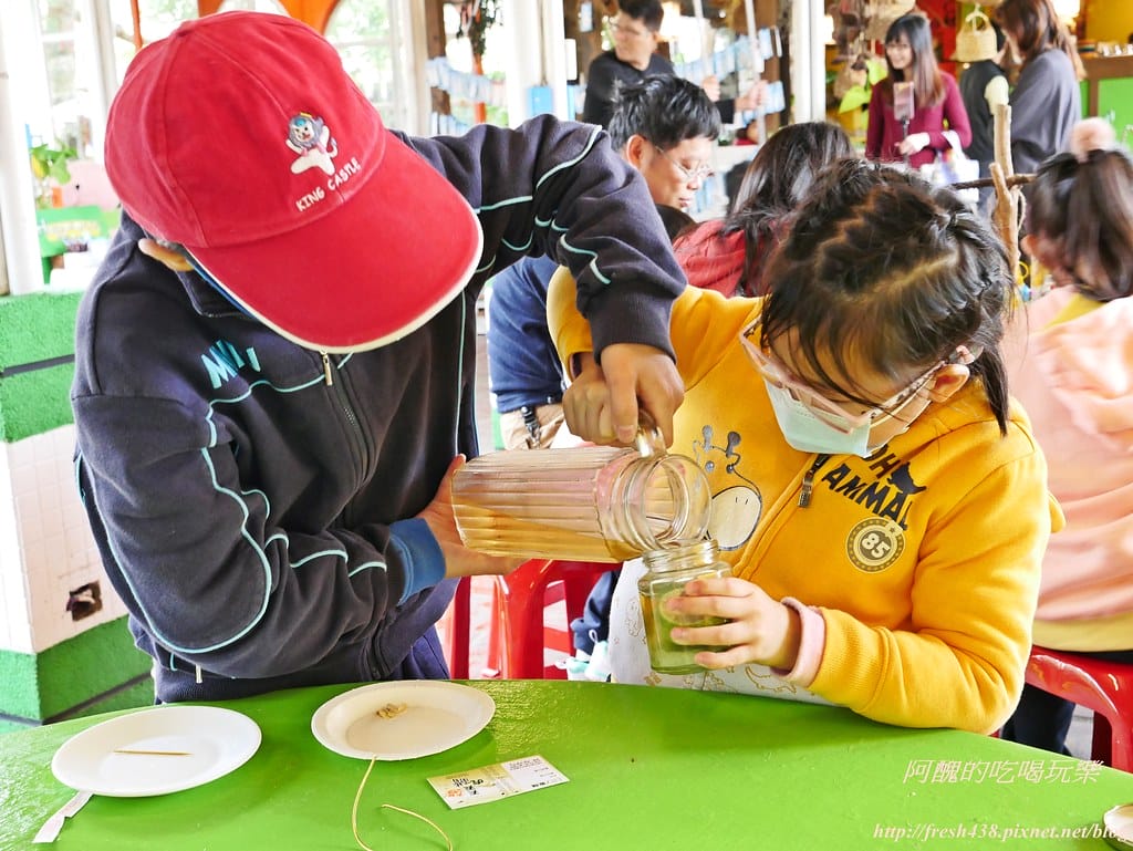 【宜蘭景點】幸福20號農場,窯烤披薩、原木鉛筆、檸檬醋、紅豆麻糬DIY,多樣動物可餵食、吹泡泡、打水仗,還有精緻餐點與下午茶。 - 第56張圖 P1520555