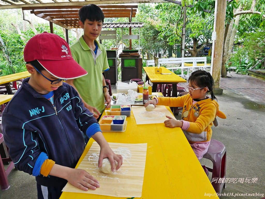 【宜蘭景點】幸福20號農場,窯烤披薩、原木鉛筆、檸檬醋、紅豆麻糬DIY,多樣動物可餵食、吹泡泡、打水仗,還有精緻餐點與下午茶。 - 第88張圖 P1520662