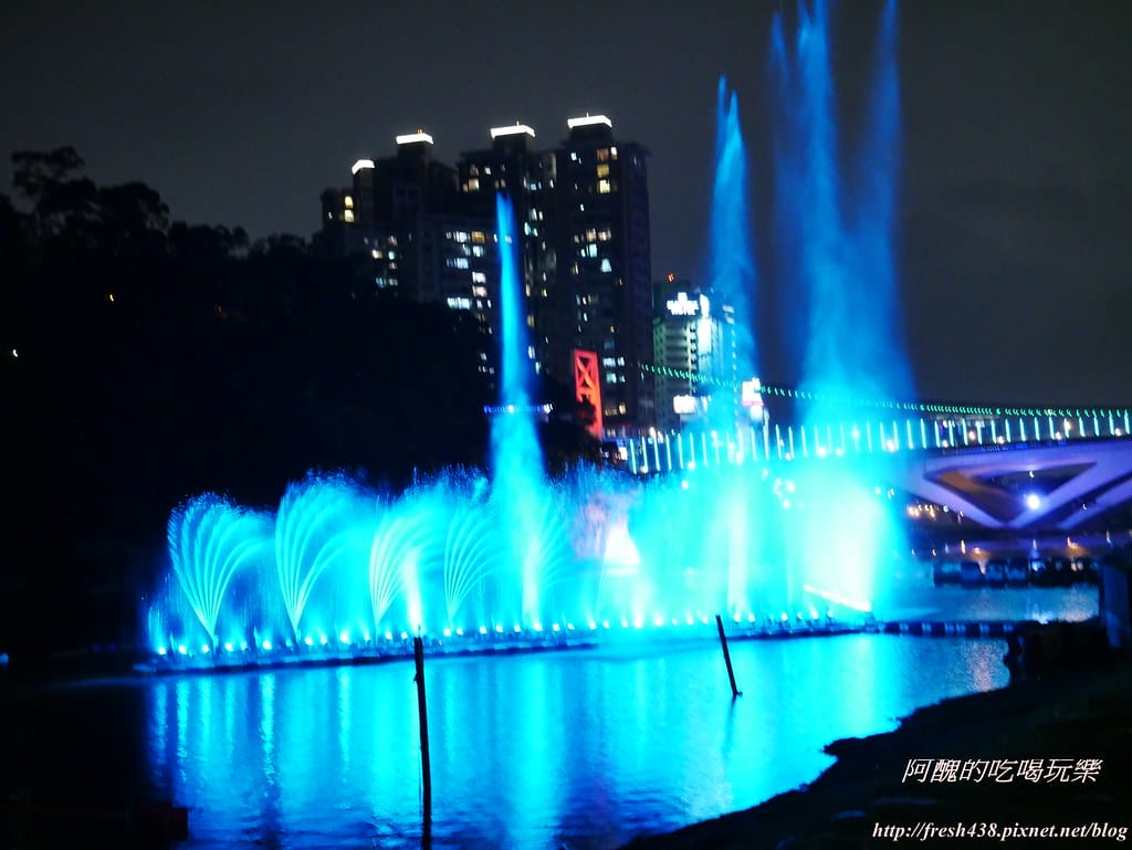 【新北景點】2019碧潭水舞季,全新水舞造型結合周邊裝置藝術,最新IG熱門打卡,水舞秀交通資訊、展演時間、管制消息與最佳欣賞角度報您知! - 第13張圖 P1530261
