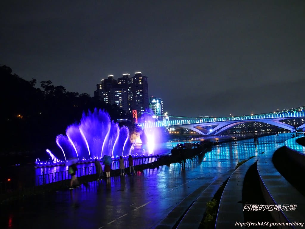 【新北景點】2019碧潭水舞季,全新水舞造型結合周邊裝置藝術,最新IG熱門打卡,水舞秀交通資訊、展演時間、管制消息與最佳欣賞角度報您知! - 第11張圖 P1530249