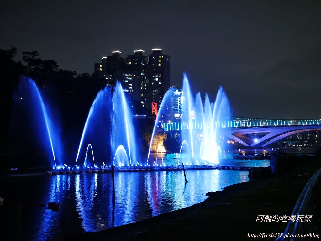 【新北景點】2019碧潭水舞季,全新水舞造型結合周邊裝置藝術,最新IG熱門打卡,水舞秀交通資訊、展演時間、管制消息與最佳欣賞角度報您知! - 第14張圖 P1530277