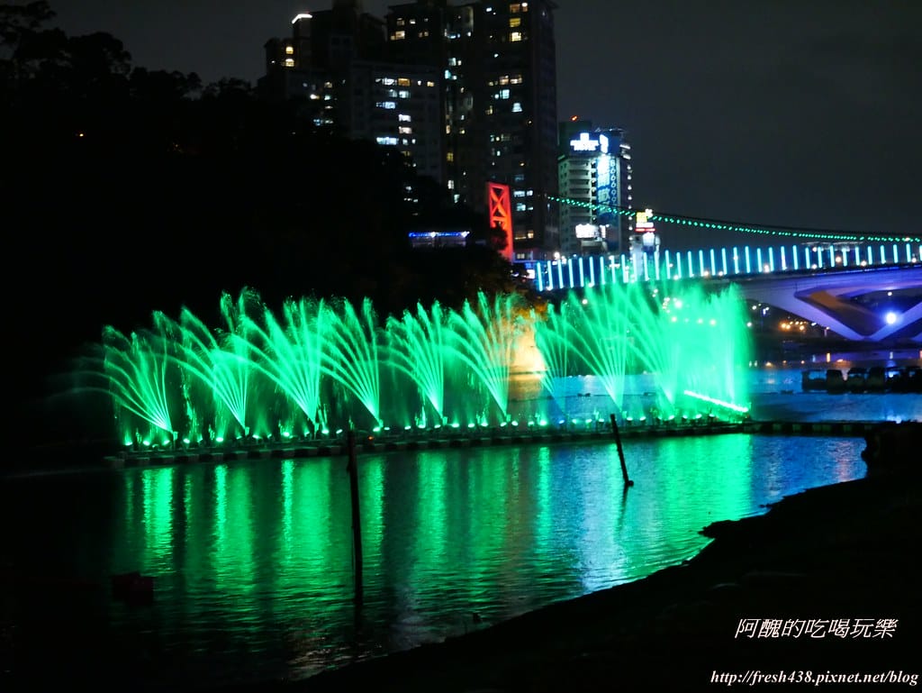 【新北景點】2019碧潭水舞季,全新水舞造型結合周邊裝置藝術,最新IG熱門打卡,水舞秀交通資訊、展演時間、管制消息與最佳欣賞角度報您知! - 第12張圖 P1530258