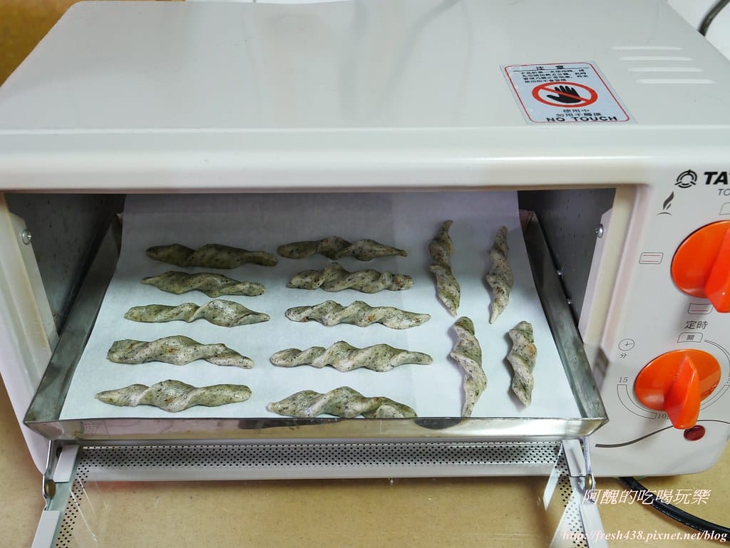 【幼兒點心】黑糖芝麻好棒棒,無蛋、無奶、無奶油、低糖、高鈣,超快速的懶人點心,香酥滋味百分百! - 第10張圖 P1530305