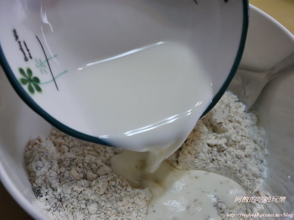 【幼兒點心】黑糖芝麻好棒棒,無蛋、無奶、無奶油、低糖、高鈣,超快速的懶人點心,香酥滋味百分百! - 第5張圖 P1530299